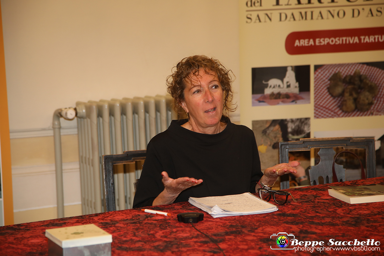 VBS_1293 - Presentazione libro 'Il dono del basilico' di Lucrezia Pernigotti.jpg